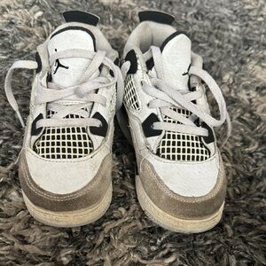 Kids Jordan’s 4s